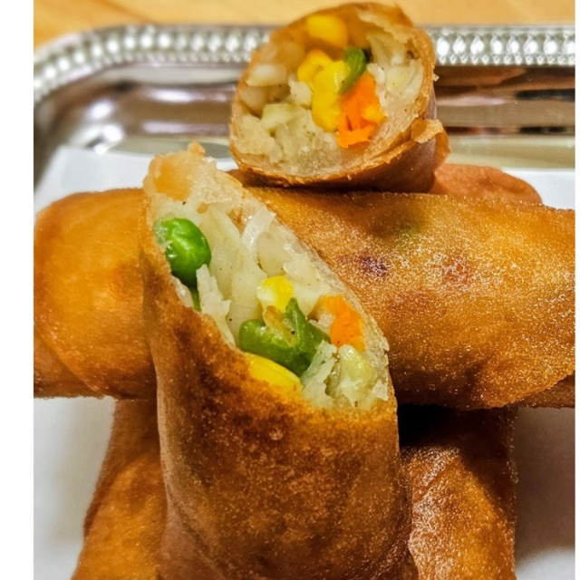 4 pcs Vegetarian Lumpia.